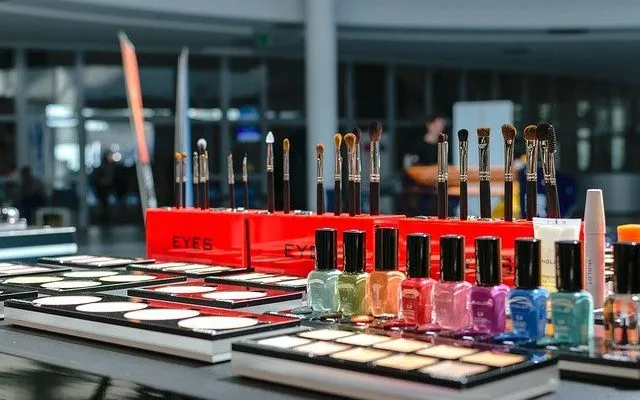 Французы призывают бойкотировать 185 косметических продуктов