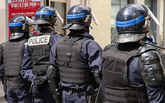 В Париже мужчину застрелил полицейский
