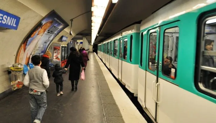 Парижское метро постепенно поменяет цвет