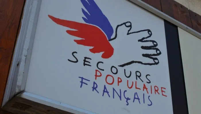 Гуманитарная помощь во Франции Secours populaire