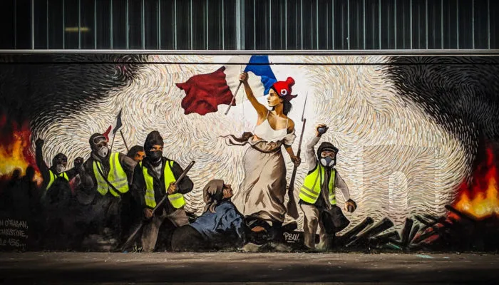 В Париже появилась уличная фреска с загадкой на 1000 долларов