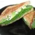Жареный сэндвич с авокадо, шпинатом и сыром