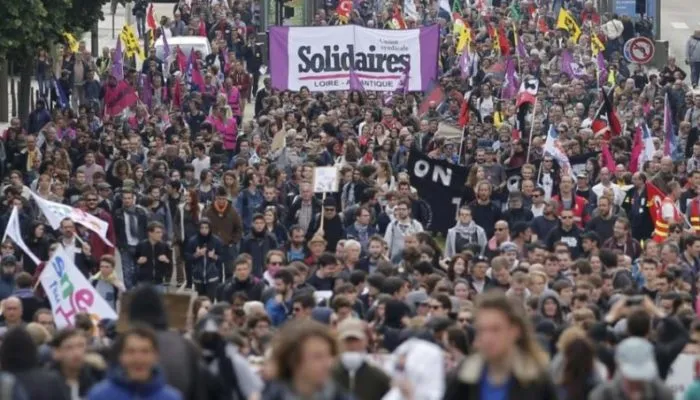 В Париже в ходе манифестации арестованы двести человек