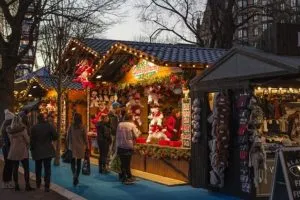 Рождественская ярмарка в Страсбурге открылась через год после теракта
