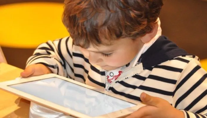 Зависимость детей от экранов – исследования, цифры, советы