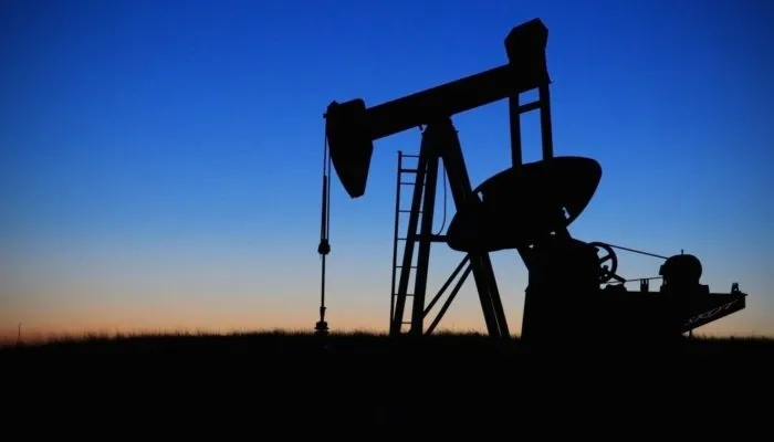 С чем связан исторический обвал цен на нефть