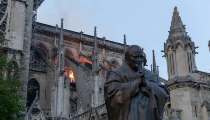Год после пожара собора Нотр Дам в Париже